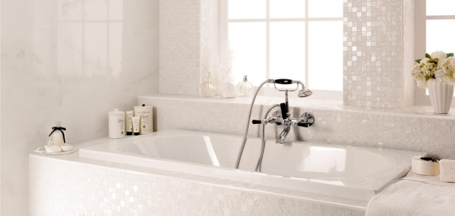 Salle de bain mosaique blanche ~ tazmik.com for . Piscine mosaïque blanc aux côtés