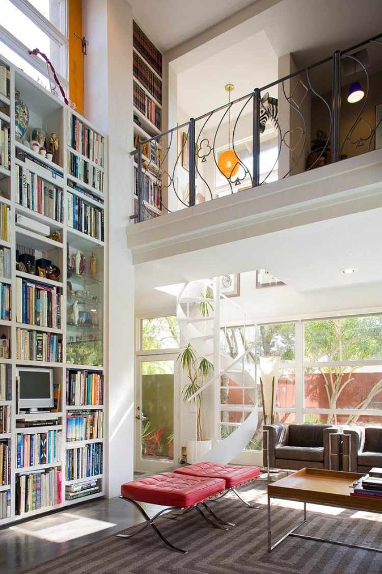 Escalier hélicoïdal comme élément décoratif à la maison