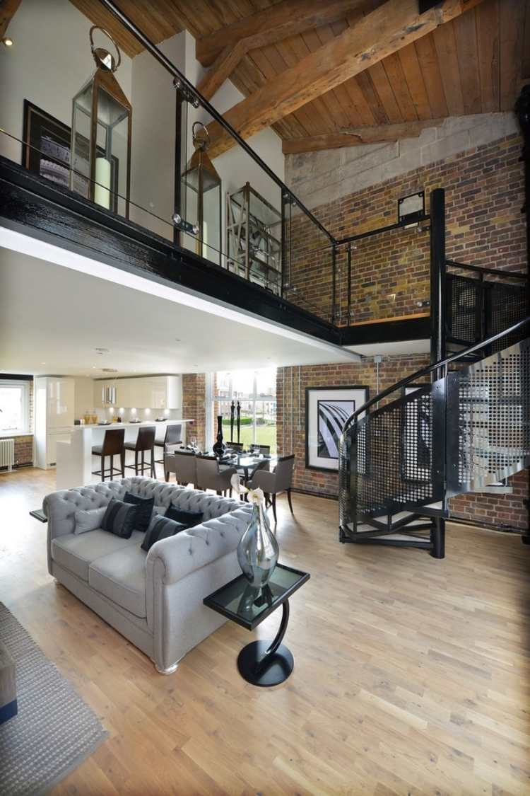 Escalier hélicoïdal comme élément décoratif à la maison