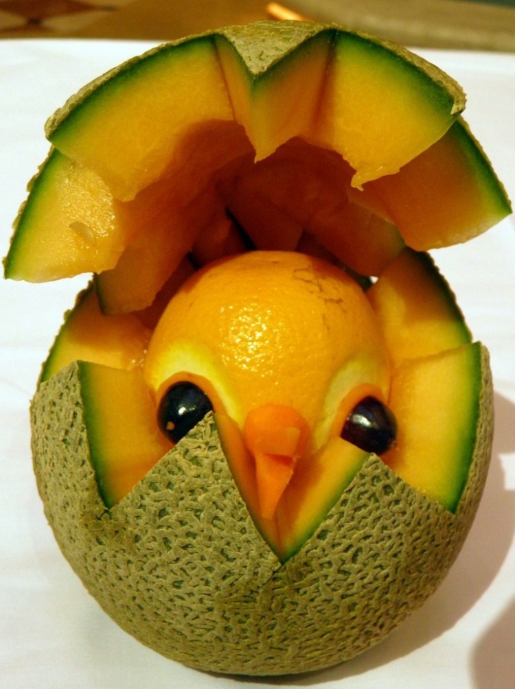 sculpture-fruit-legume-poussin-oeuf-melon sculpture sur fruit
