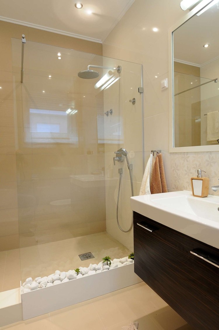 Comment agrandir la petite salle de bains – 25 exemples