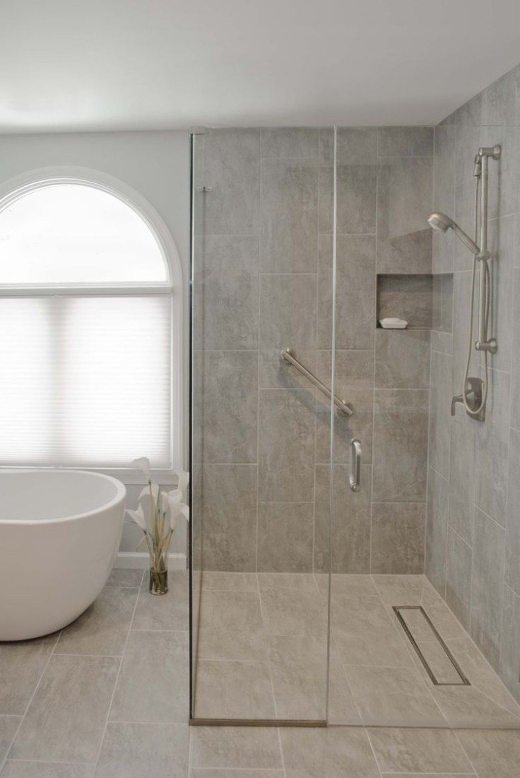 Salle de bain douche italienne et baignoire avec haute définition ...