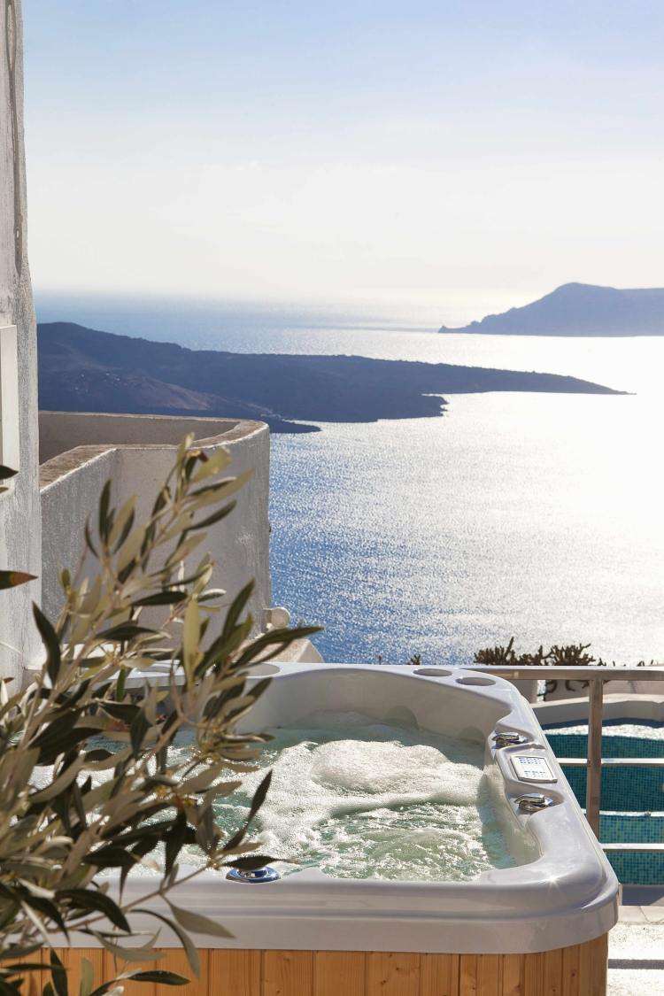 Jacuzzi extérieur sur terrasse ou dans le jardin en 55 photos