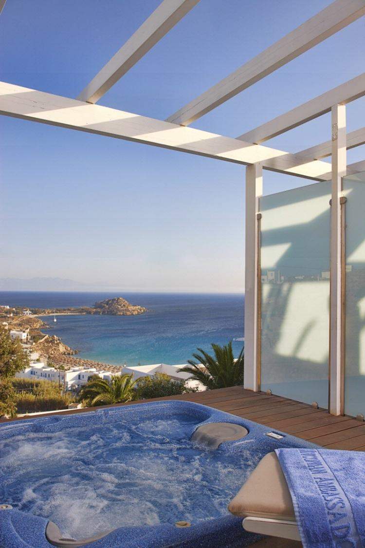Jacuzzi extérieur sur terrasse ou dans le jardin en 55 photos