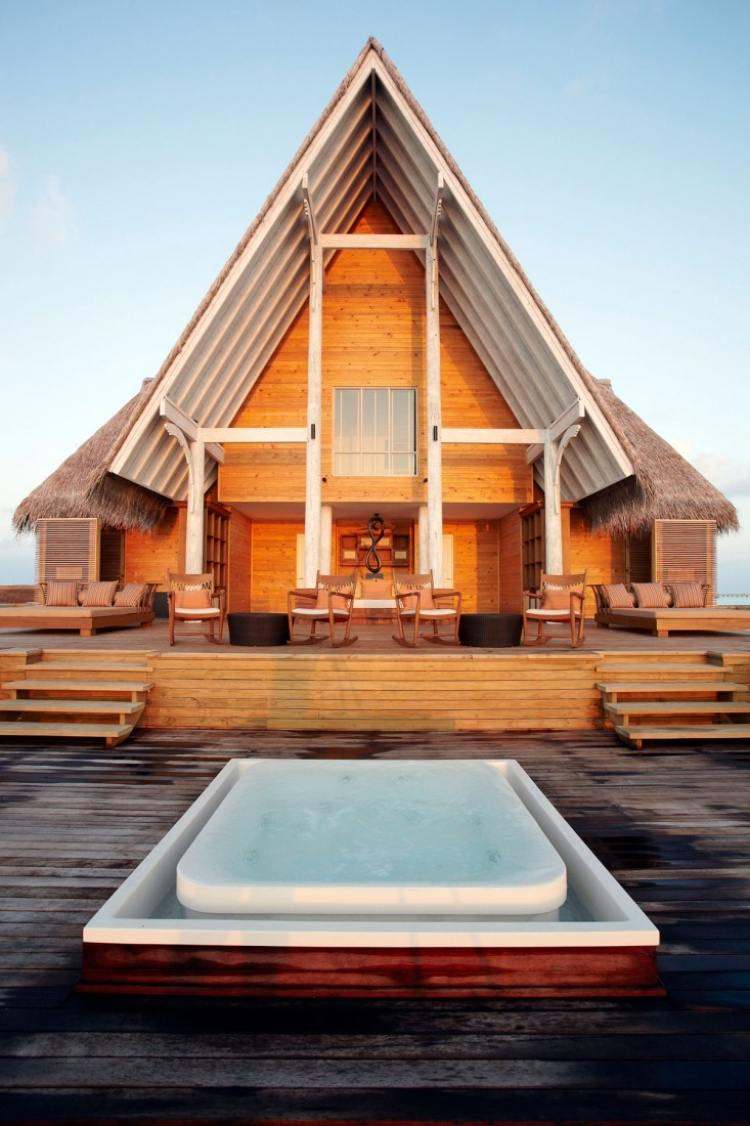 Jacuzzi extérieur sur terrasse ou dans le jardin en 55 photos