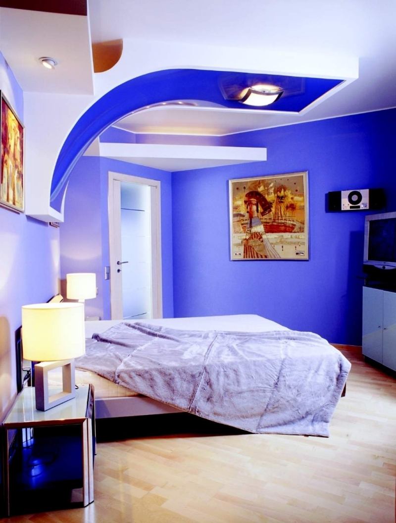 Décoration d'intérieur en blanc et bleu pour toutes les pièces