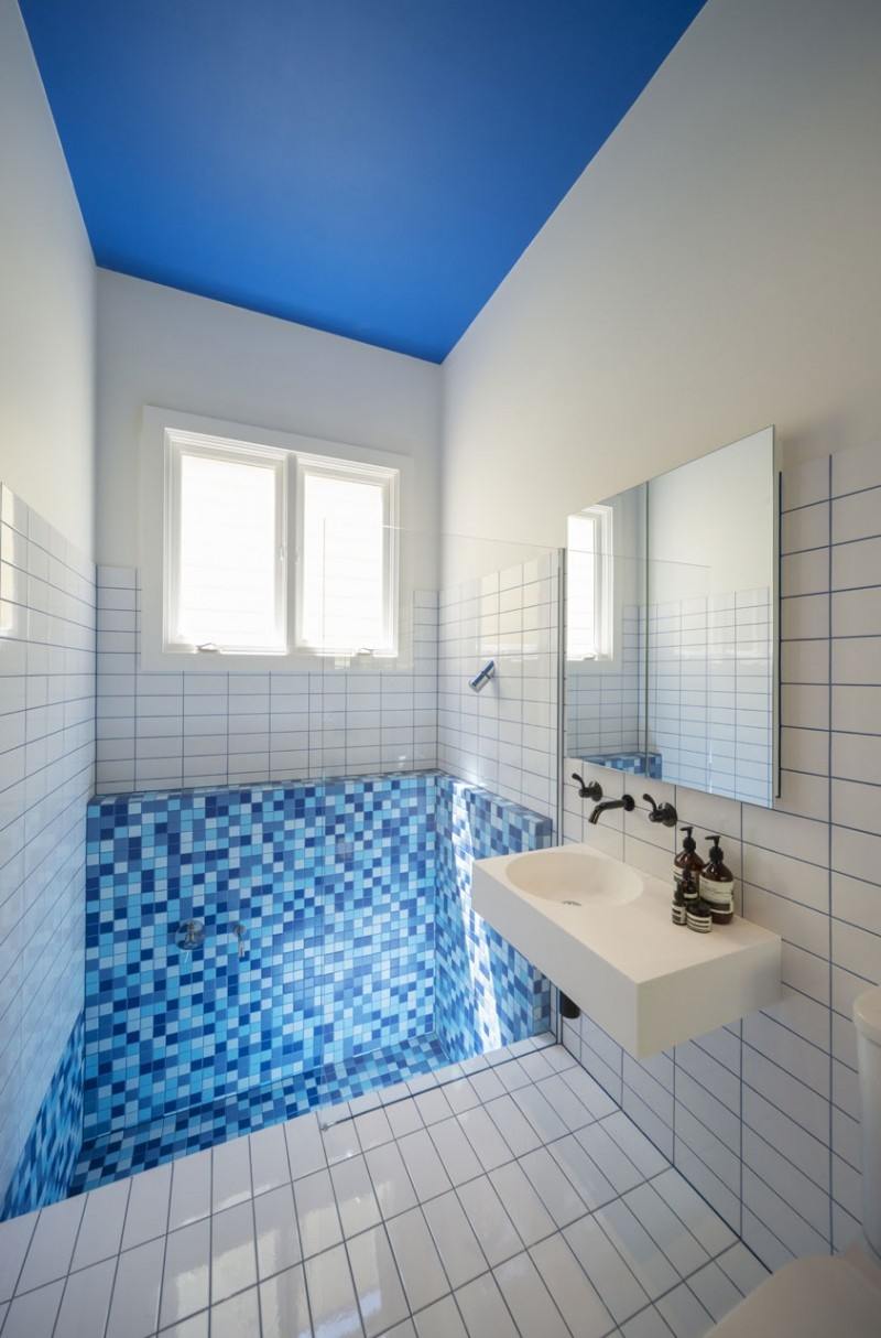 Décoration d'intérieur en blanc et bleu pour toutes les pièces