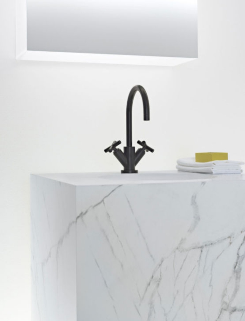 Robinet design pour la cuisine et la salle de bains noir et blanc