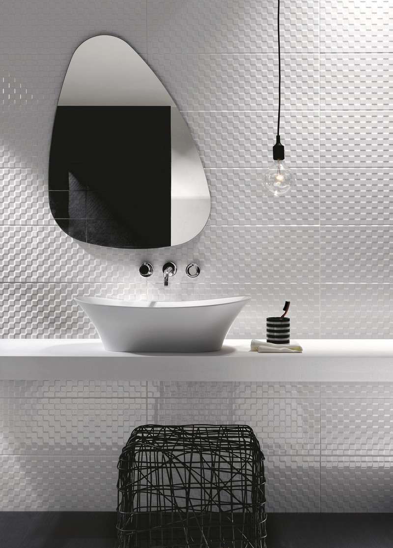 Carrelage salle de bain noir et blanc duo intemporel très classe