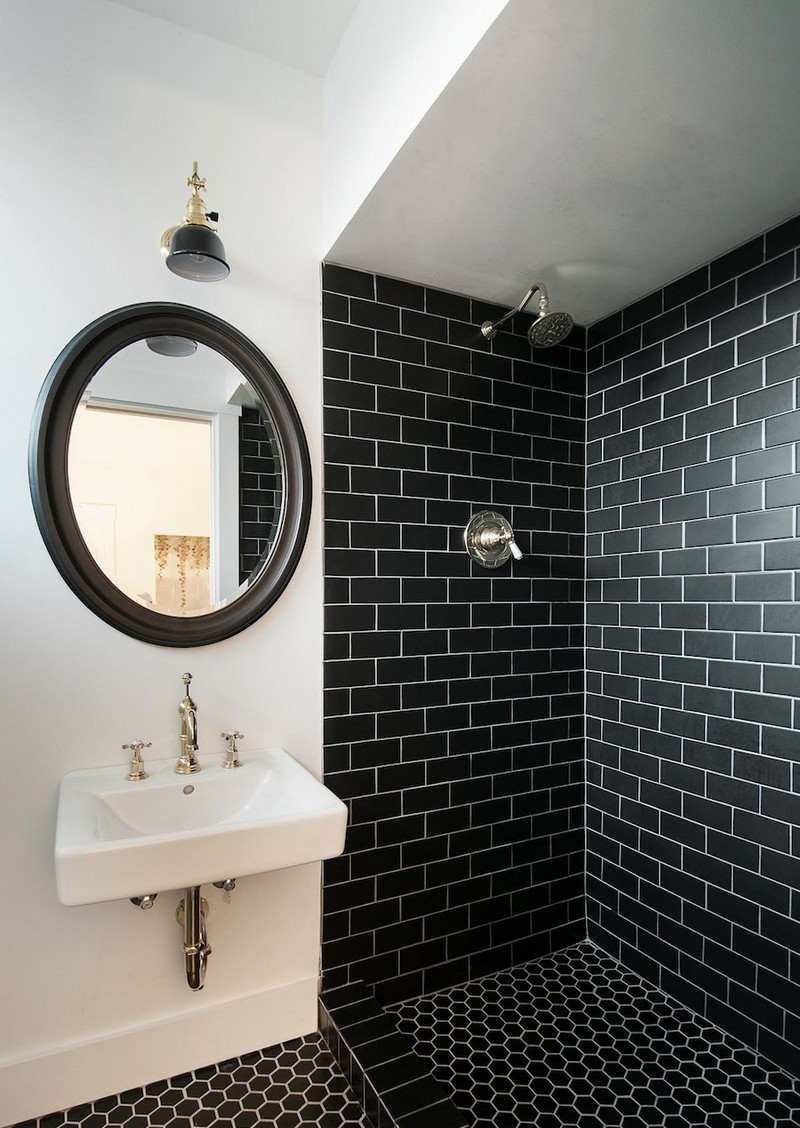 Carrelage salle de bain noir et blanc duo intemporel très classe
