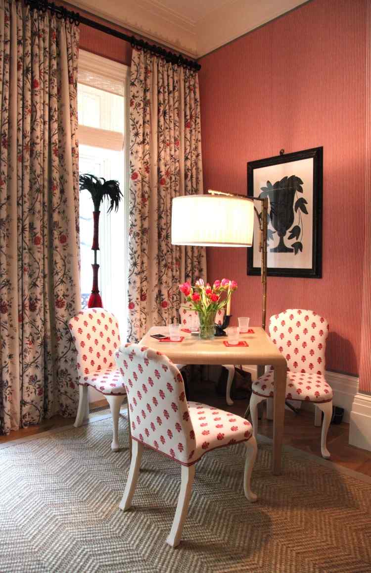 Peinture rose nuancé pour les murs dans l'intérieur