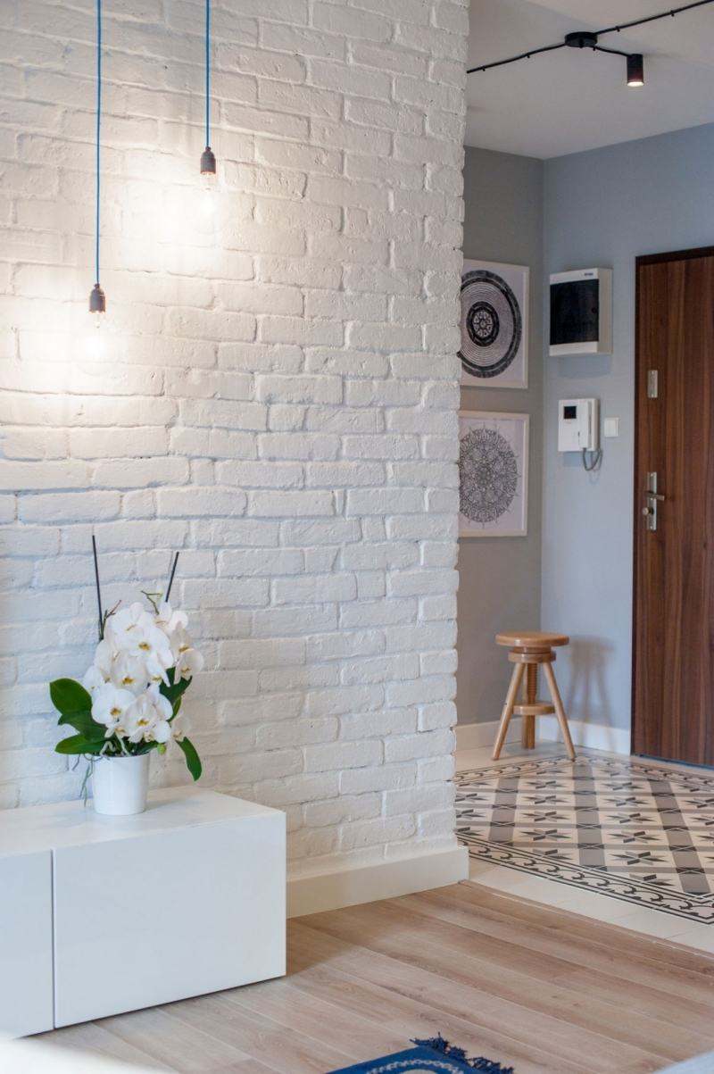 Déco noir et blanc dans un petit appartement chic et raffiné