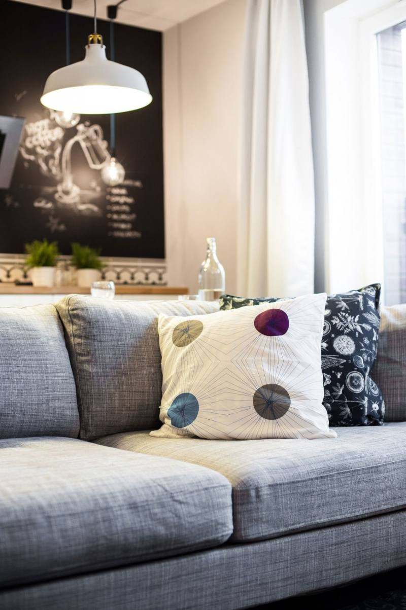 Déco noir et blanc dans un petit appartement chic et raffiné