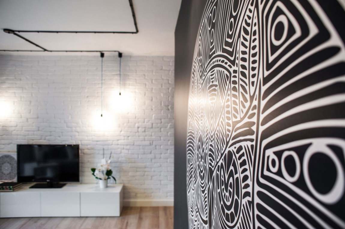 Déco noir et blanc dans un petit appartement chic et raffiné