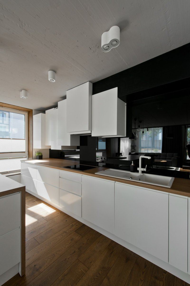 Mobilier scandinave en gris, blanc et bois d'un loft nordique