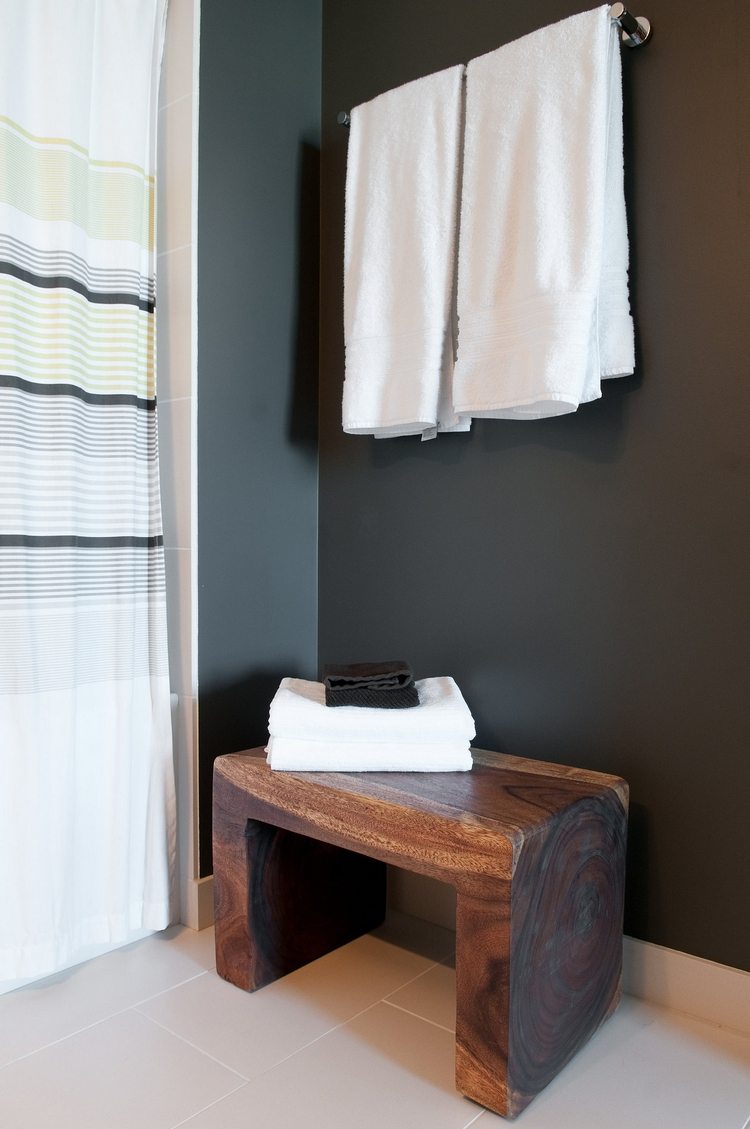 Banc salle de bain un petit meuble avantageux et distingué