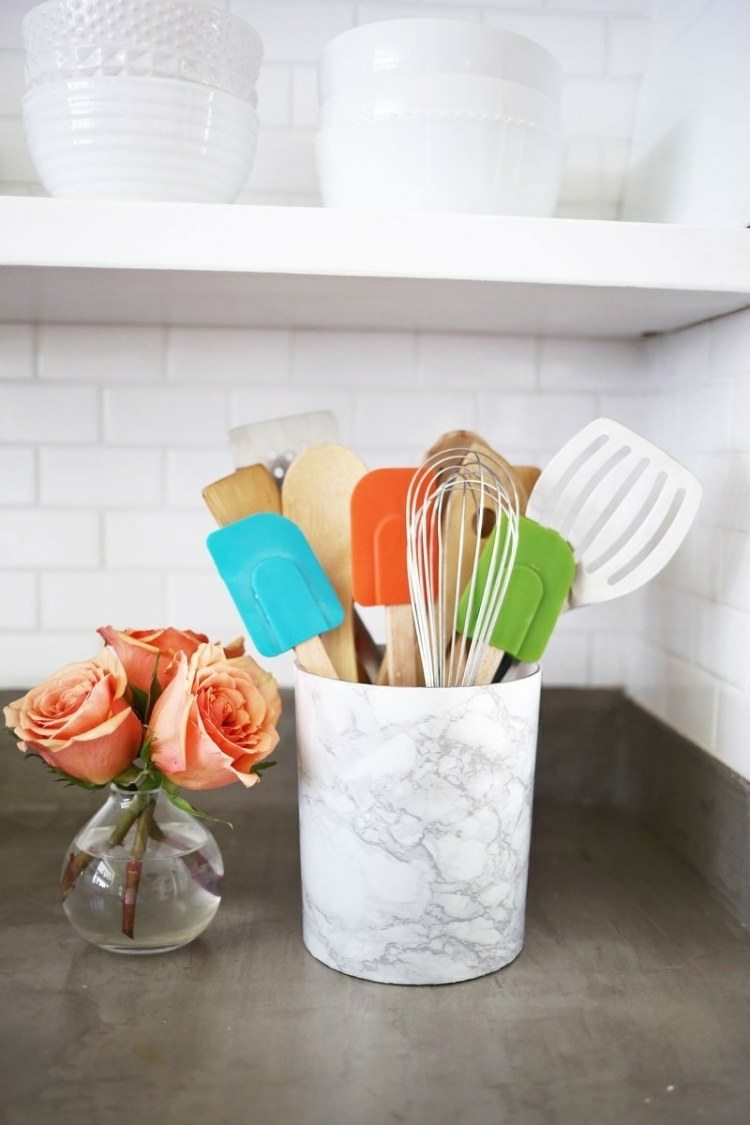 Rangement mural cuisine et déco personnalisée en 40 idées !