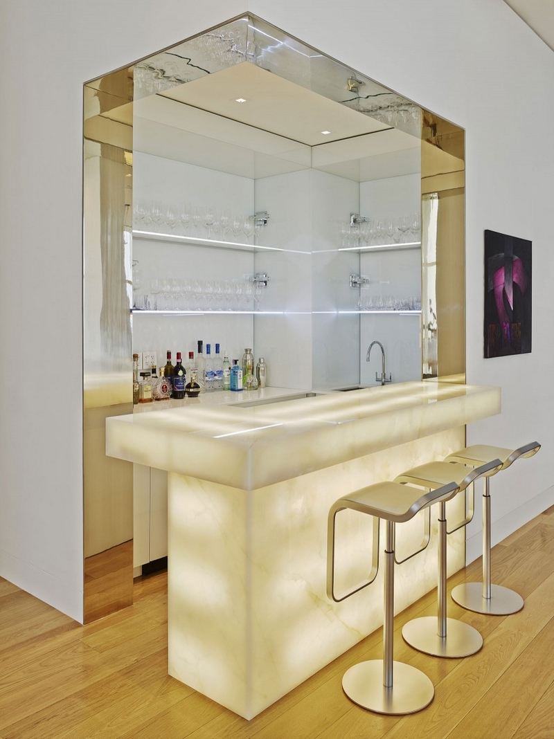 Tableaux abstraits, sculptures et luminaires un décor de luxe
