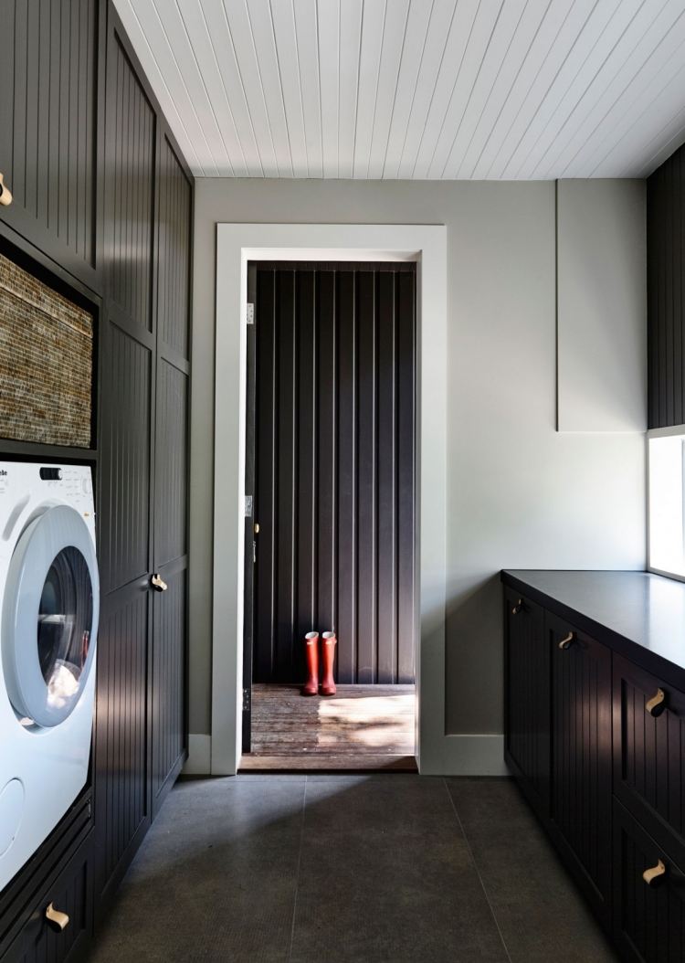 Lambris bois large gris anthracite dans une maison design !