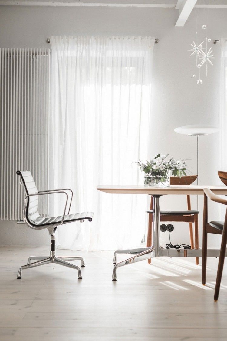 Mobilier scandinave vintage,briques blanches et plancher en pin ...