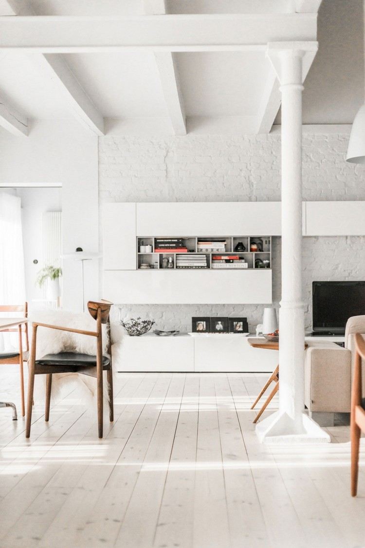 Mobilier scandinave vintage,briques blanches et plancher en pin ...