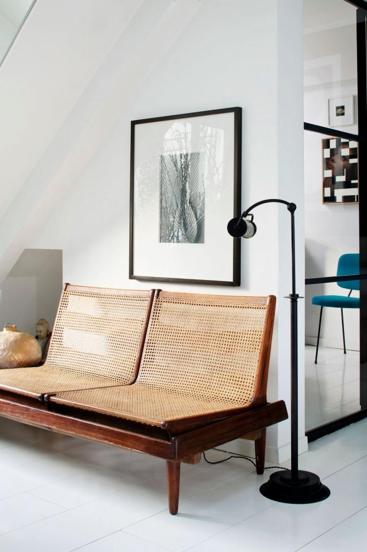 Bleu pétrole comme accent de l'intérieur d'un duplex parisien