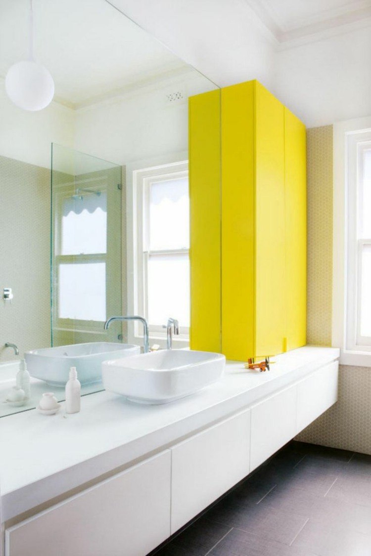 Idées déco salle de bain en blanc et jaune en 20 propositions !