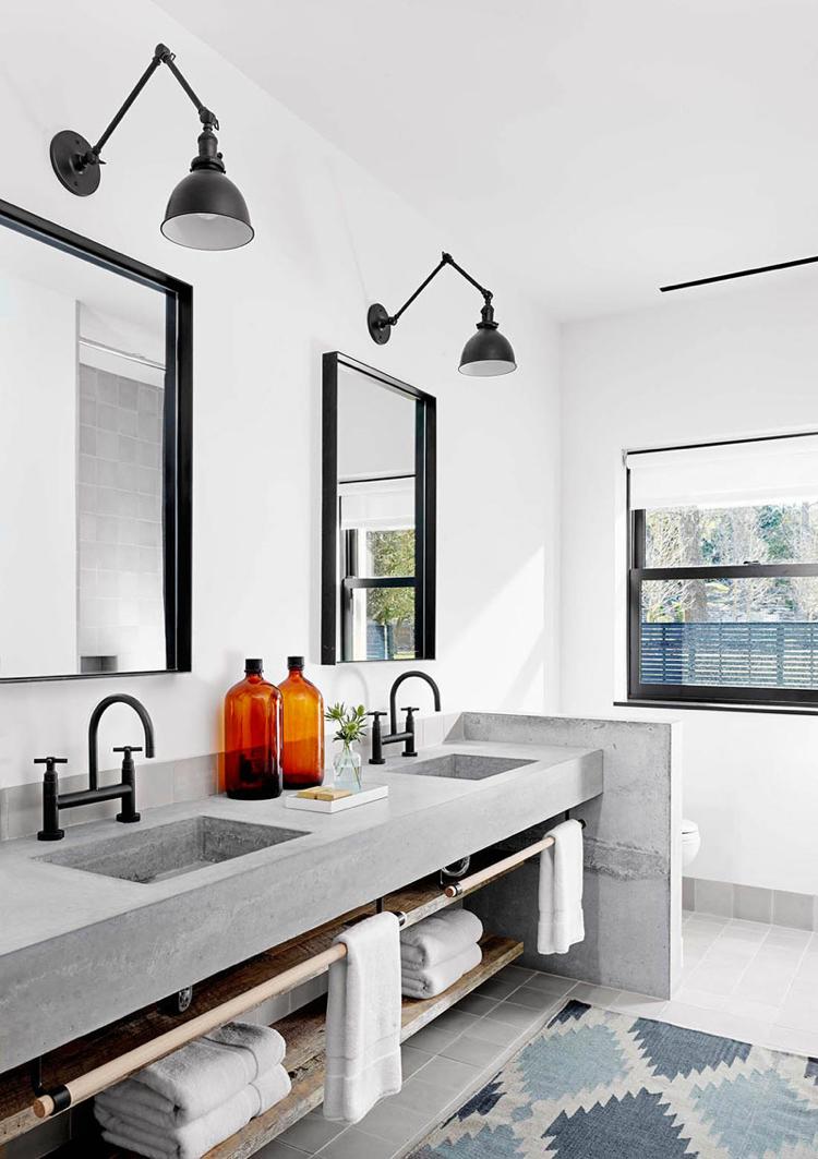 Meuble sous lavabo salle de bain doté d'étagères ouvertes