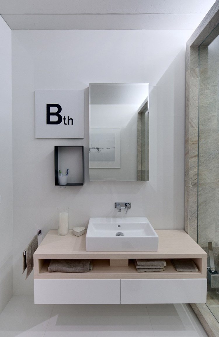 Meuble sous lavabo salle de bain doté d'étagères ouvertes