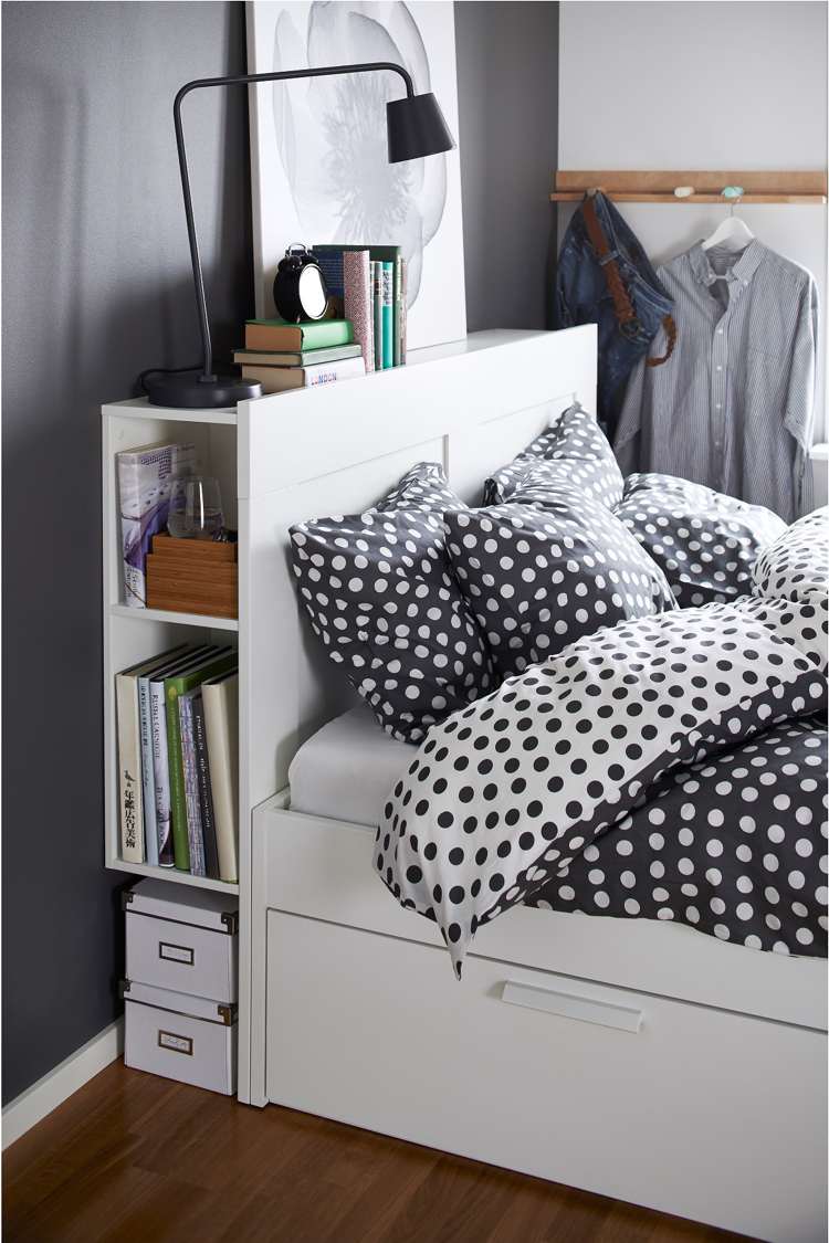 Lit avec rangement petit espace chevet suspendu, tête de lit et ...