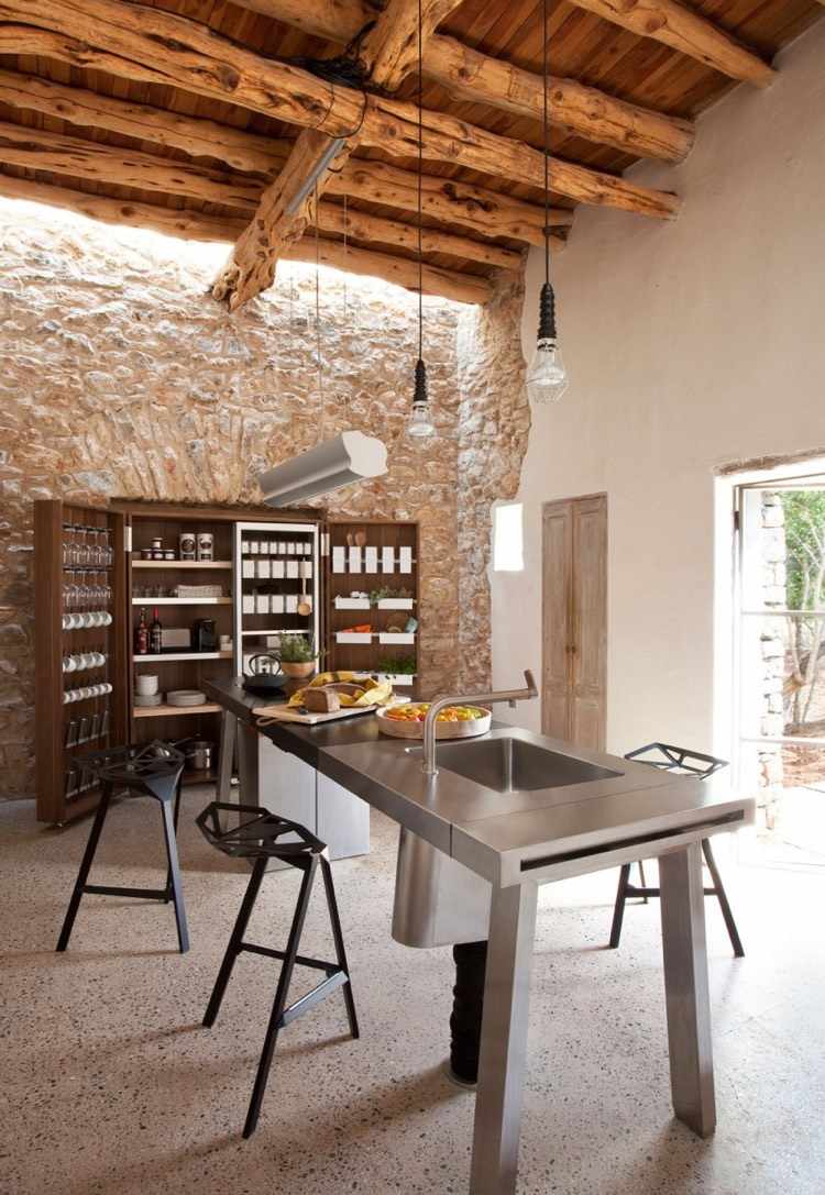 Plafond poutre apparente pour apporter une touche rustique à l ...