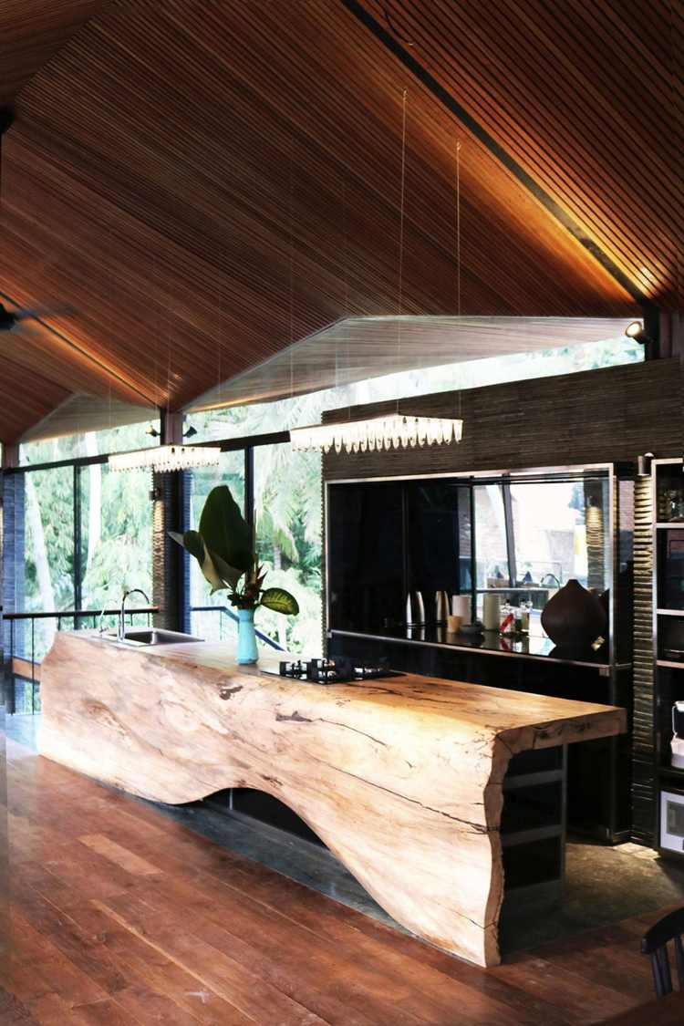 Terrasse bois exotique, revêtement en teck et parement pierre de lave