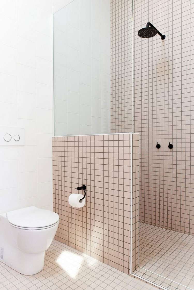 Meubles en bois massif, baies vitrées et belles hauteur sous plafond !
