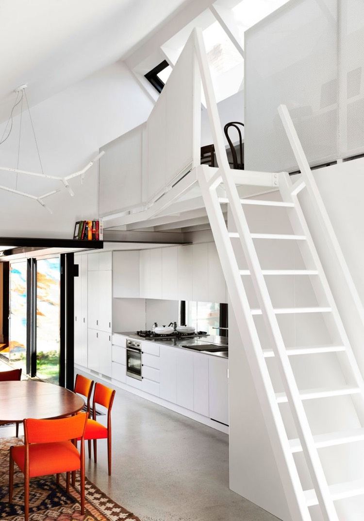 Décoration bohème, cuisine linéaire et cour intérieure – alfred house