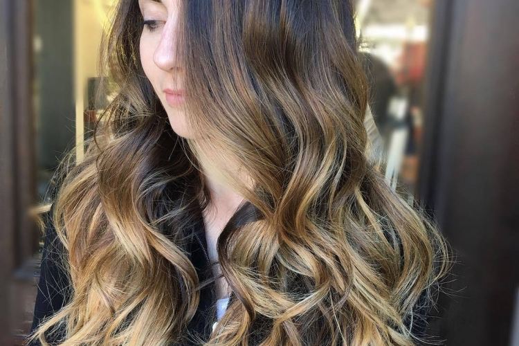 Balayage blond sur brune Comment réussir cette technique de coloration