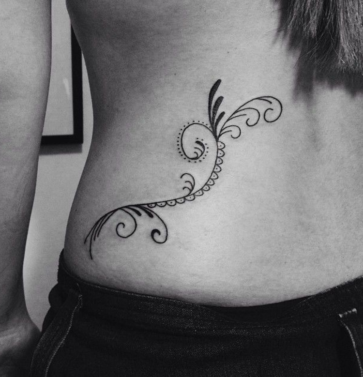 Tatouage Arabesque Sapproprier Linkage F Minin Par Excellence