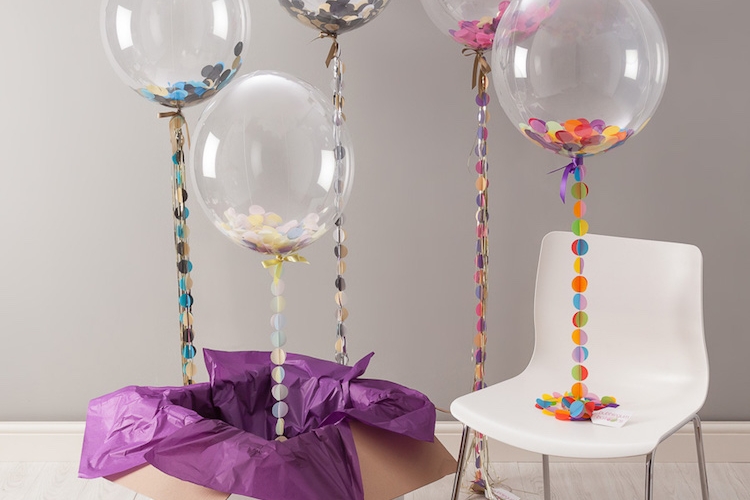 Les Ballons Transparents Remplis De Confettis Font Sensation En