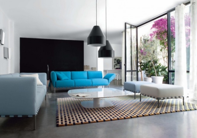 écran plasma tapis canapé bleu clair table verre meubles de salon modernes