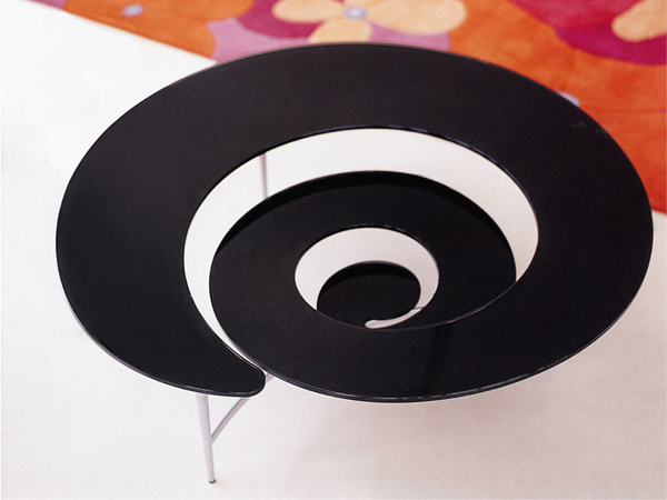 table-basse-de-forme-spirale-noir