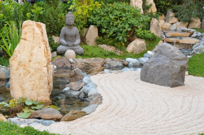 aménagement-de-jardin-zen-sable-statue-buddha
