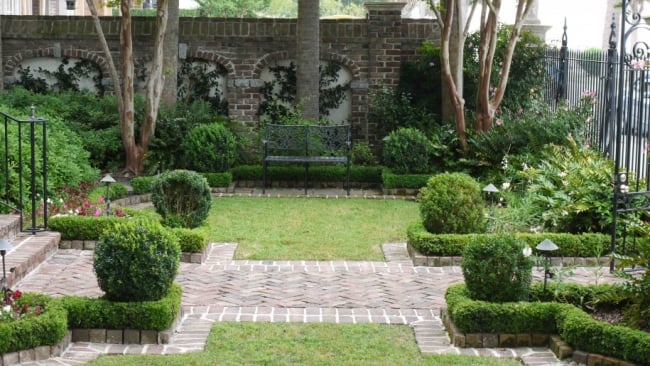 jardin-japonais-buis-haies-allées-briques-banc