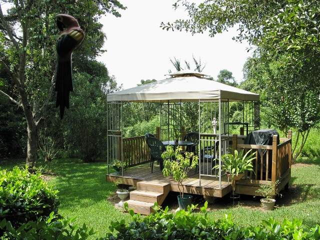 Jardin-spacieux-coin-relaxant-pergola