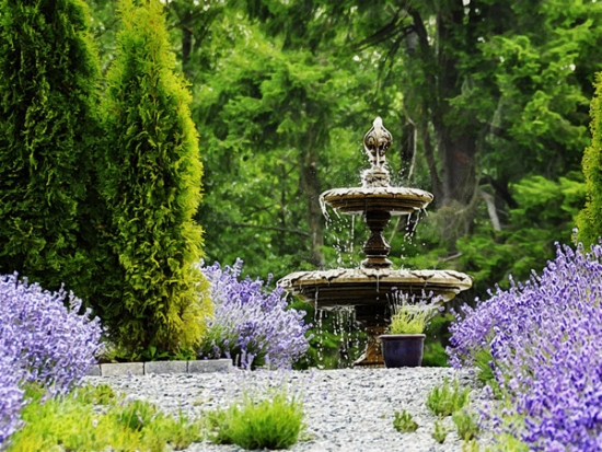 Fontaine-de-jardin-classique-idee-deco-jardin