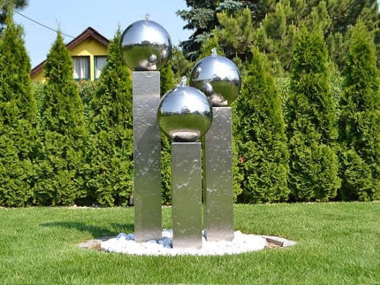 Fontaine-de-jardin-forme-sphere-acier-inoxydable