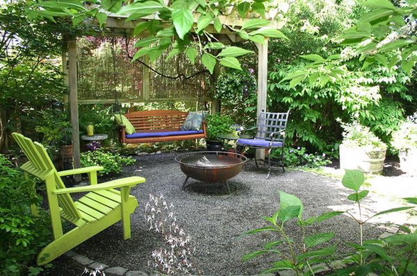 idées de bricolage de décoration balancelle jardin chaise bois vert bleu