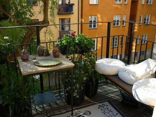 aménager un petit balcon balcon-petit-meubles-extérieur-plantes
