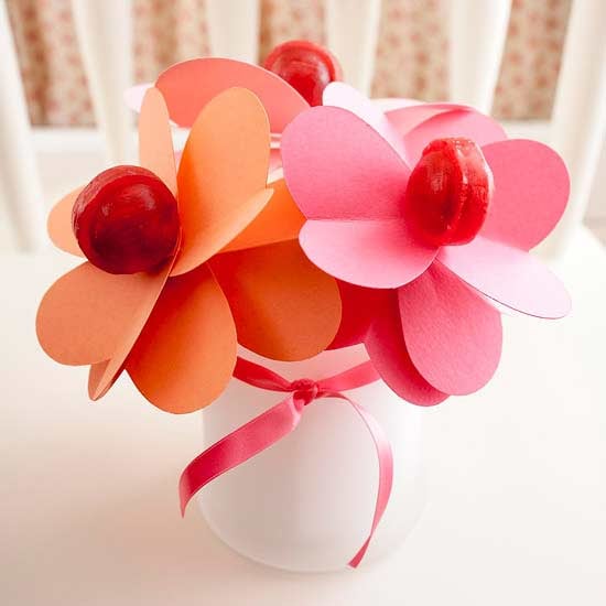 bricolage pour enfants bouquet-papier-rose-sucettes