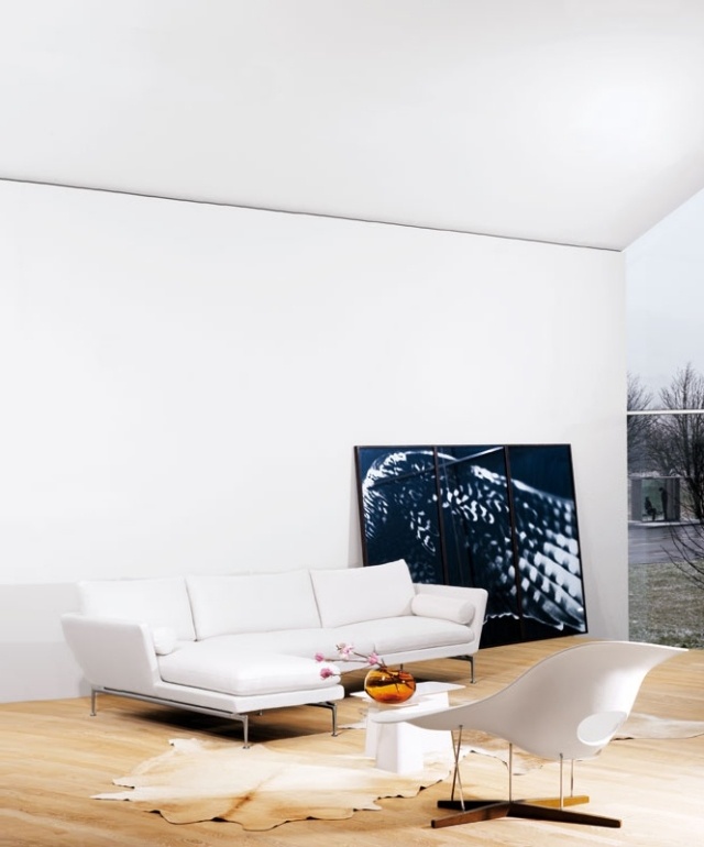 canapé-blanc-chaise-table-verre-décoration-murale