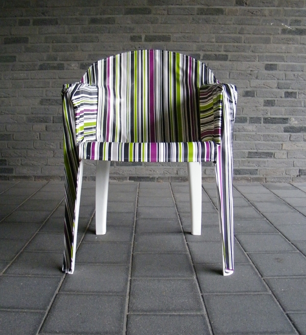 chaise-plastique-tapissée-étoffe-récyclée