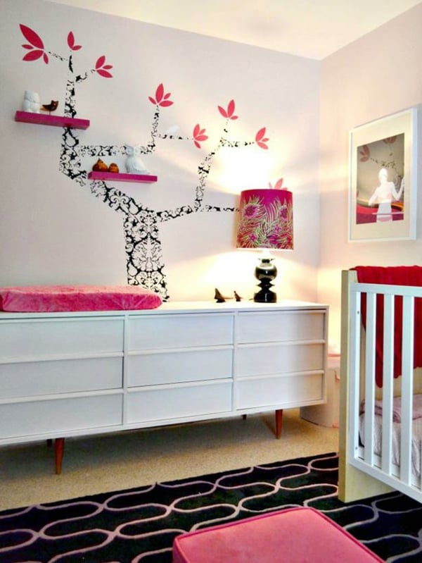  chambre de bébé chambre-bébé-déco-murale-arbre-crèche-blanche